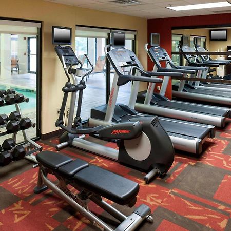Courtyard By Marriott Wichita East Hotell Exteriör bild
