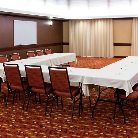 Courtyard By Marriott Wichita East Hotell Exteriör bild
