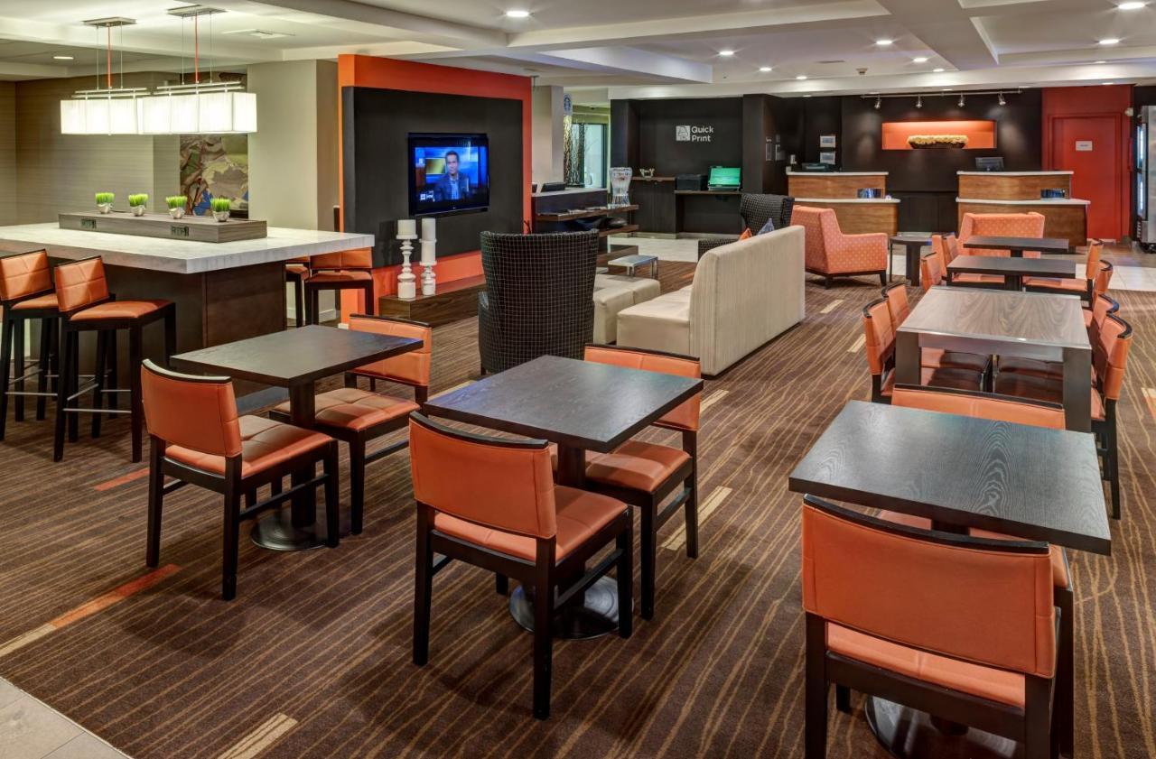 Courtyard By Marriott Wichita East Hotell Exteriör bild