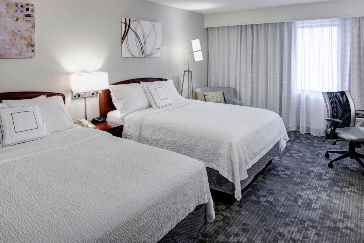 Courtyard By Marriott Wichita East Hotell Exteriör bild