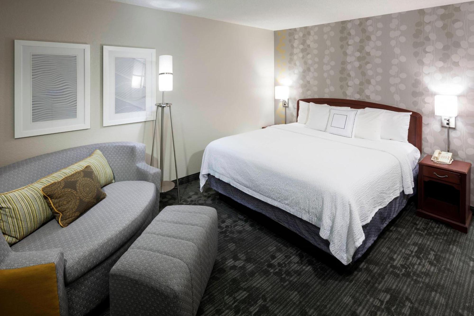 Courtyard By Marriott Wichita East Hotell Exteriör bild