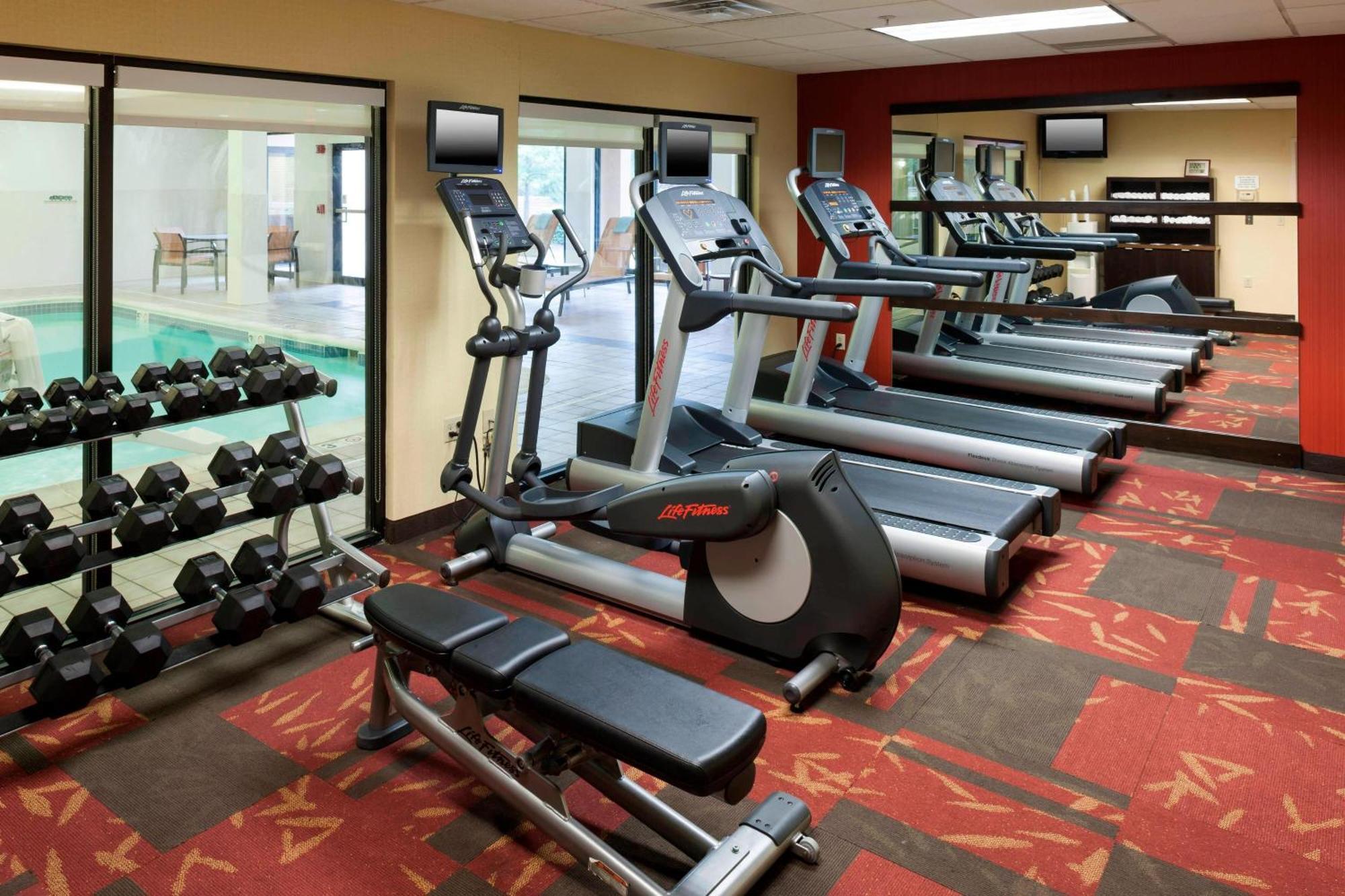 Courtyard By Marriott Wichita East Hotell Exteriör bild