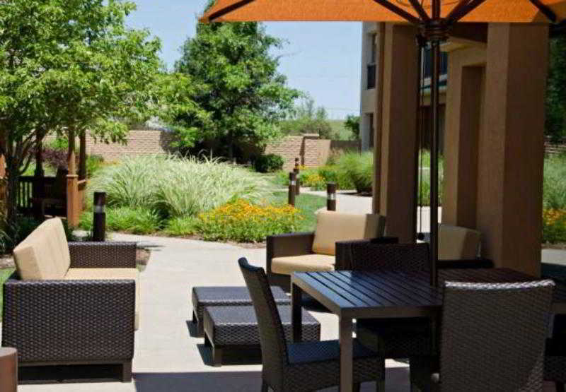 Courtyard By Marriott Wichita East Hotell Exteriör bild