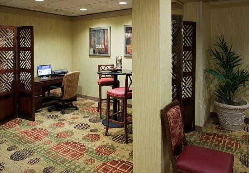 Courtyard By Marriott Wichita East Hotell Exteriör bild