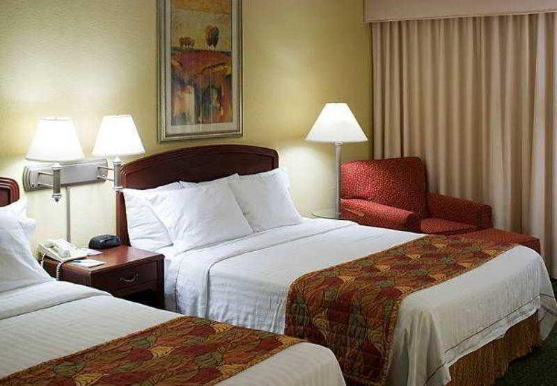 Courtyard By Marriott Wichita East Hotell Rum bild
