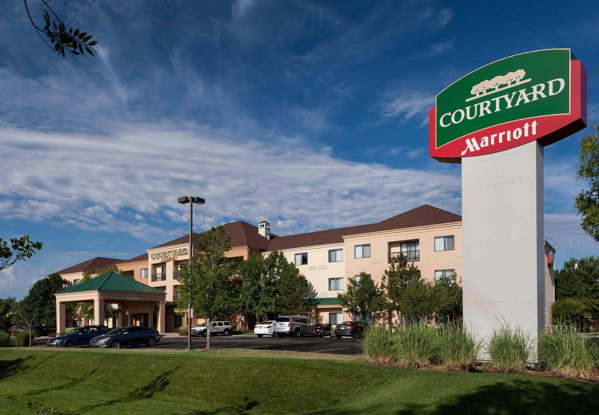 Courtyard By Marriott Wichita East Hotell Exteriör bild