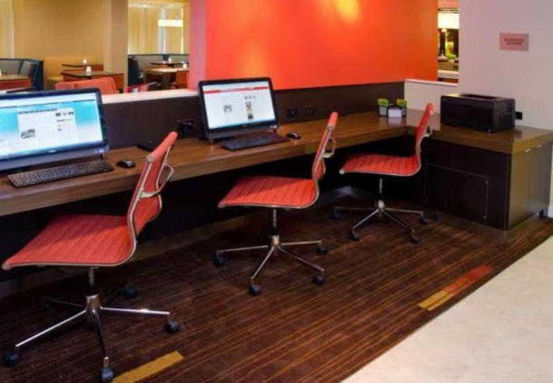 Courtyard By Marriott Wichita East Hotell Exteriör bild