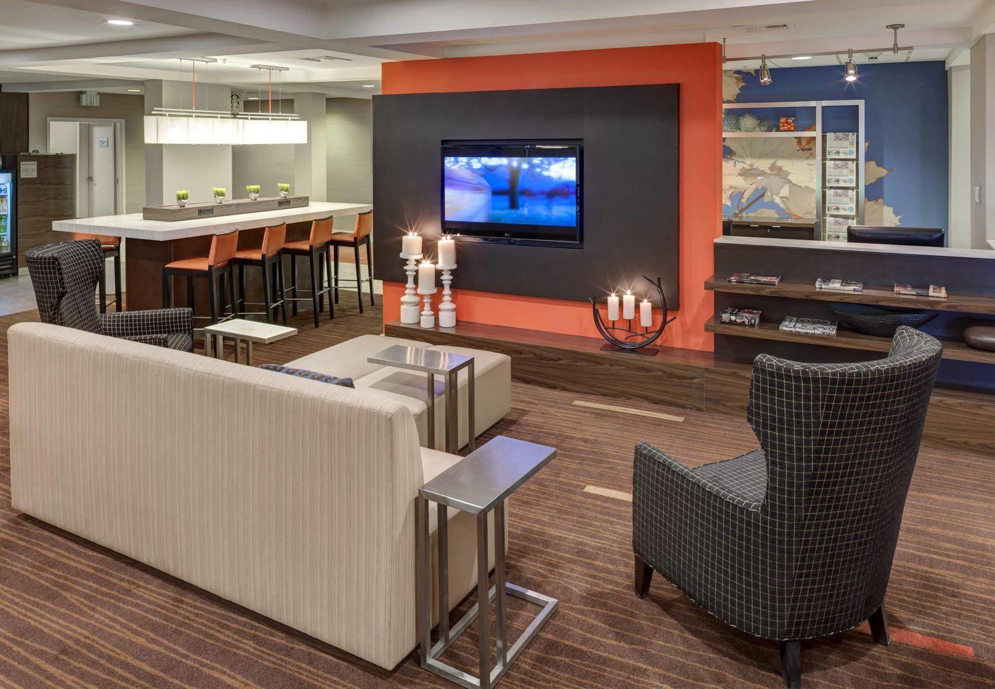 Courtyard By Marriott Wichita East Hotell Exteriör bild