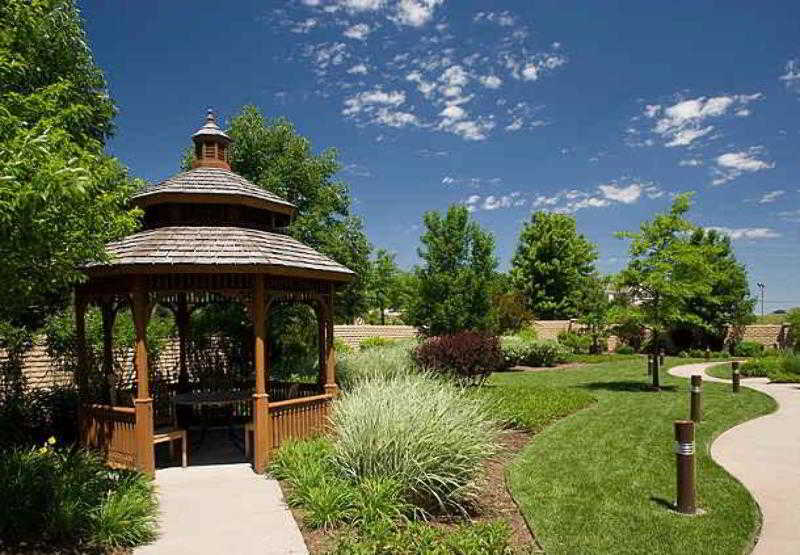 Courtyard By Marriott Wichita East Hotell Exteriör bild