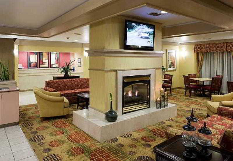 Courtyard By Marriott Wichita East Hotell Exteriör bild