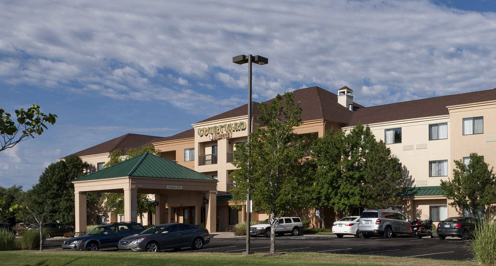 Courtyard By Marriott Wichita East Hotell Exteriör bild