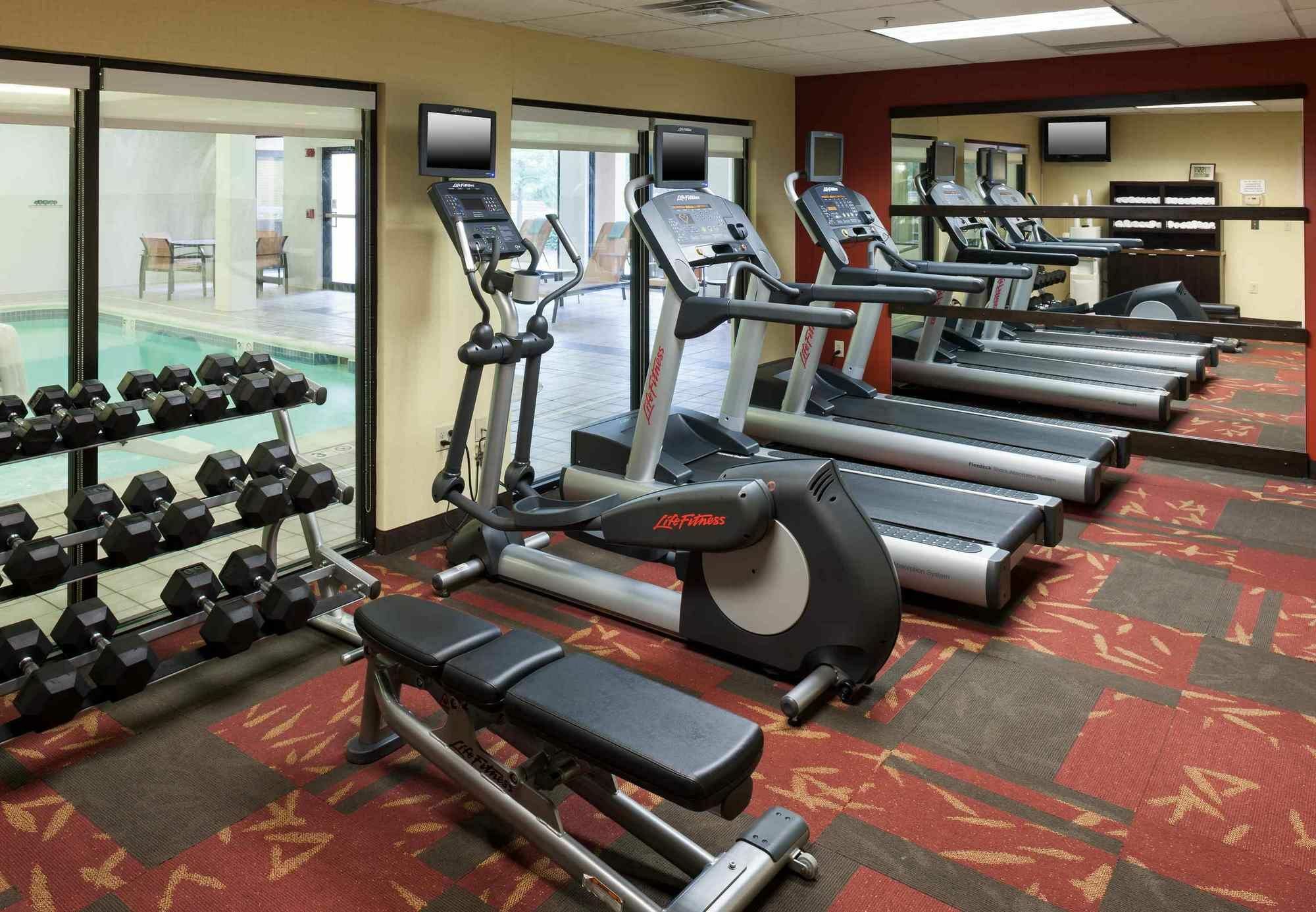 Courtyard By Marriott Wichita East Hotell Exteriör bild