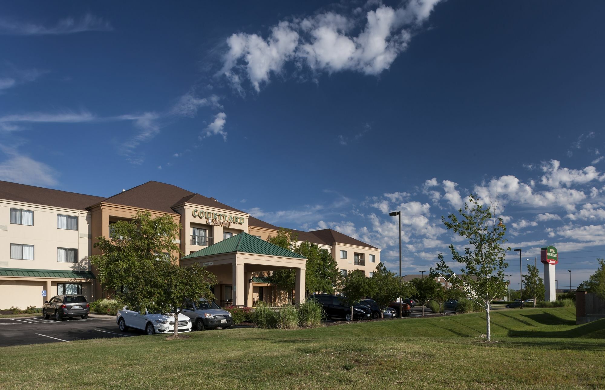 Courtyard By Marriott Wichita East Hotell Exteriör bild